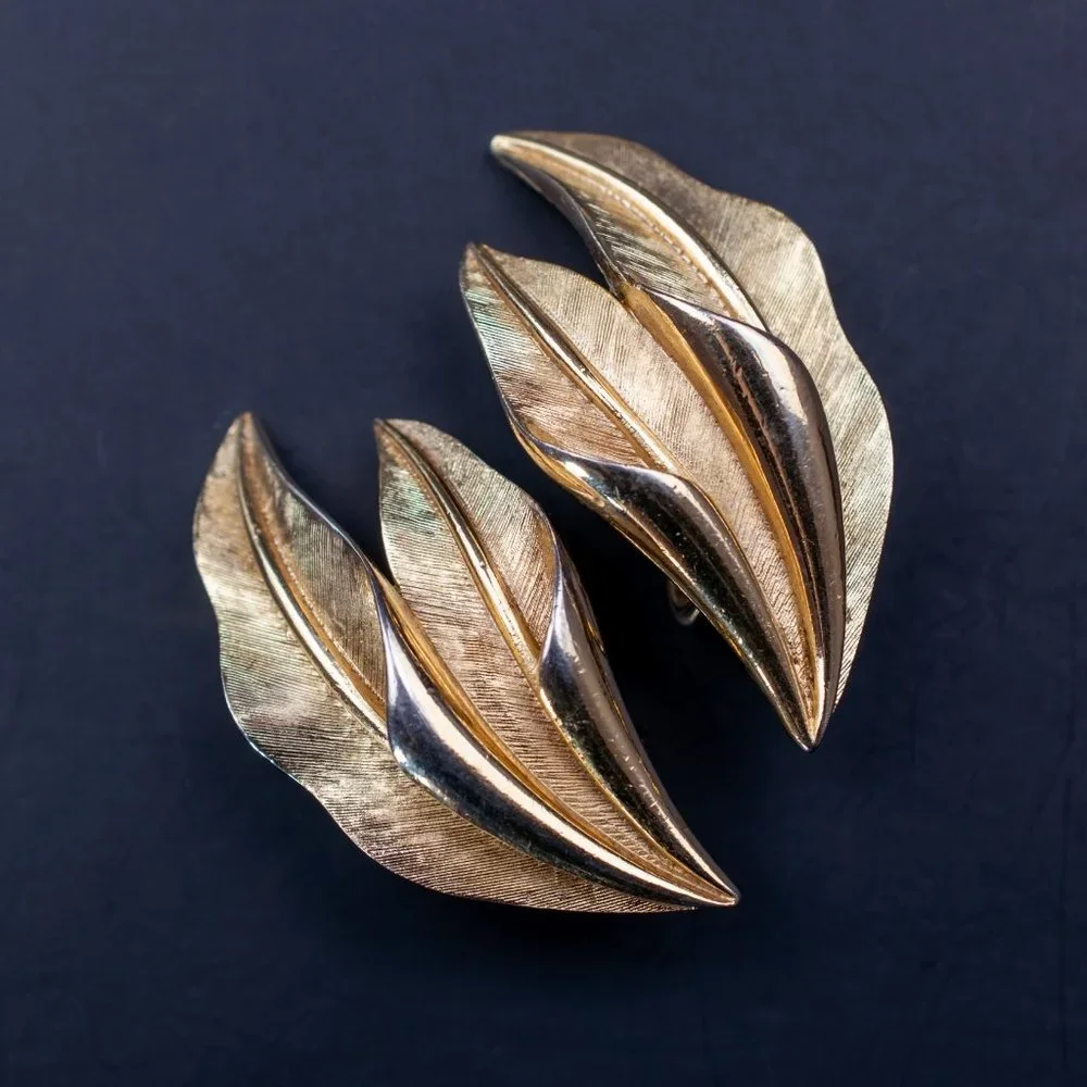 Vintage gold leaf earrings clip on, signed Crown Trifari leaves jewelry